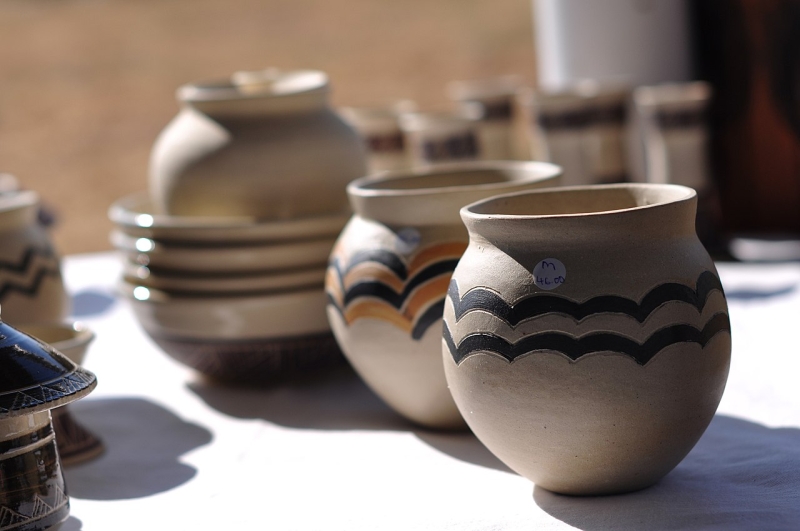 Original source: https://upload.wikimedia.org/wikipedia/commons/thumb/5/5f/Tswana_traditional_Pottery.jpg/1280px-Tswana_traditional_Pottery.jpg