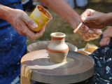 Original source: https://s3.amazonaws.com/coursestorm/live/media/6dde9bb85ac011edbaa00a8670e46963 Family Clay Studio