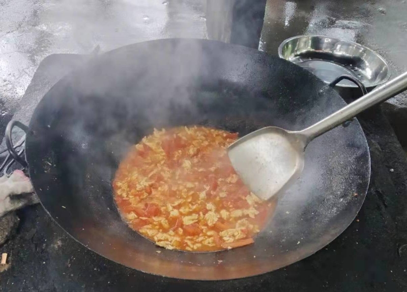 Original source: https://upload.wikimedia.org/wikipedia/commons/c/cd/Cooking_with_a_wok_on_an_outdoor_stove_5.jpg